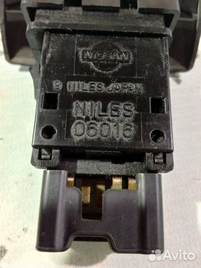 Кнопка аварийной сигнализации Nissan Primera P12