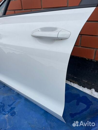 Левая передняя дверь kia к5