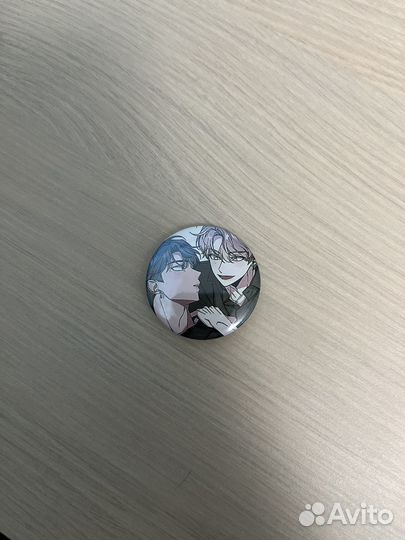 Брелок и значок