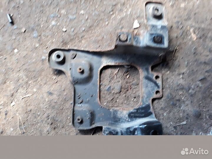 Площадка под аккумулятор Ford Focus 2 2005-2008