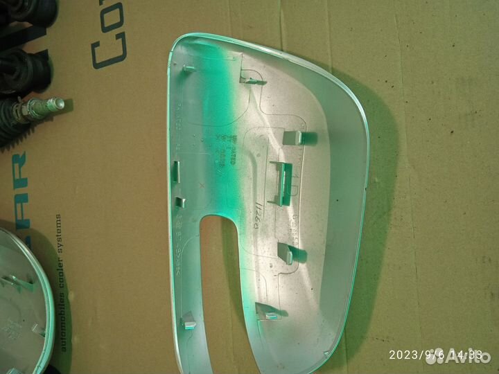 Крышка зеркала правая Тойота 150