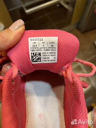 Теннисные кроссовки 36