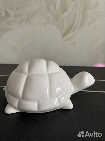 Фарфоровые статуэтки разные