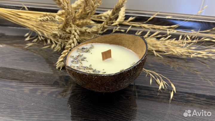 Ароматическая свеча в кокосе