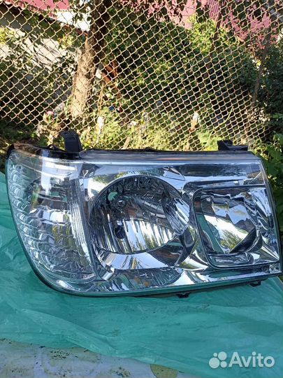 Фара toyota land cruiser