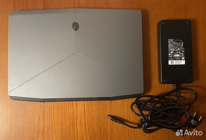 Alienware m17 17.3, i7, RTX 2070, 32gb, 1TB