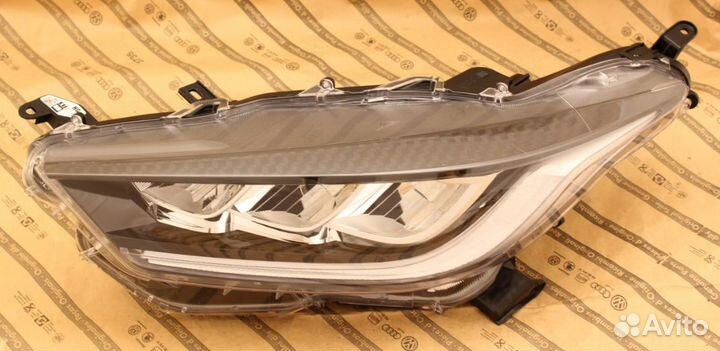 Фара левая toyota yaris 4 IV 19+ full LED