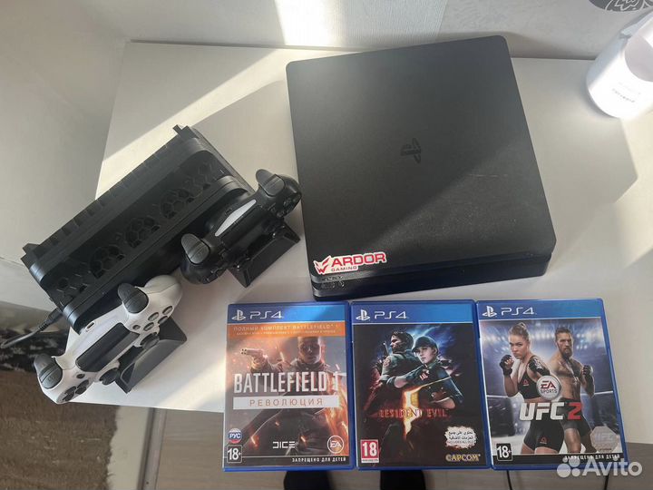 Sony playstation 4 slim