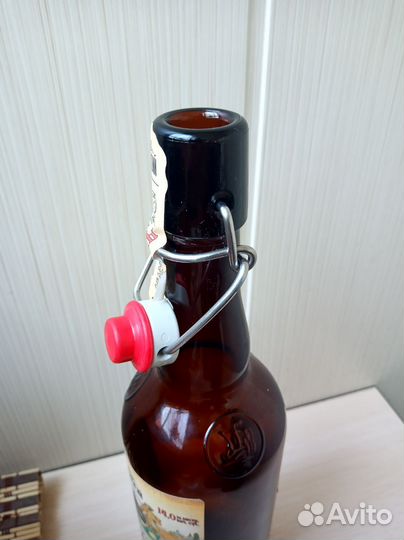 Бутылки с бугельными пробками