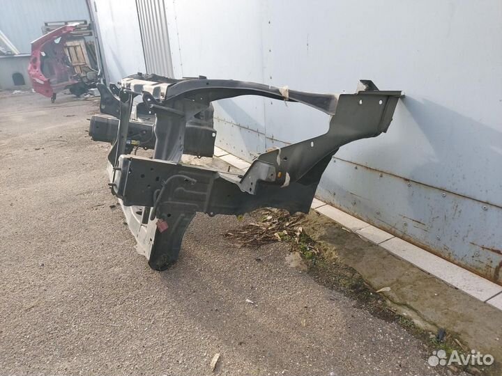 Передняя панель (телевизор) Toyota Prius 2 NHW20