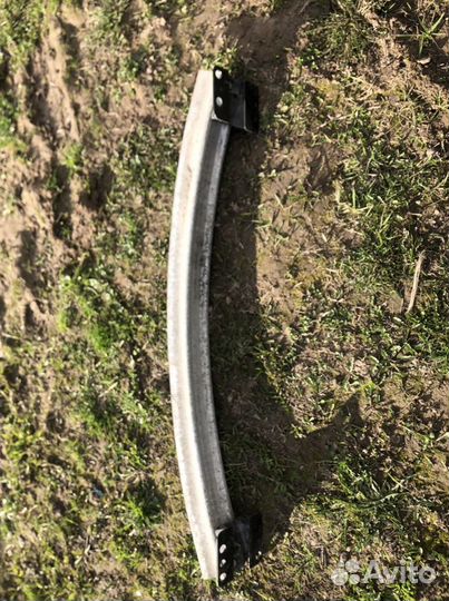 Усилитель бампера audi Q7 задний 4L