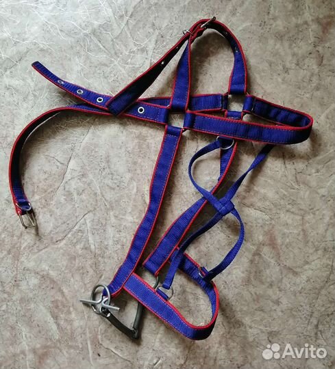 Уздечки, недоуздки, вожжи, ошейники