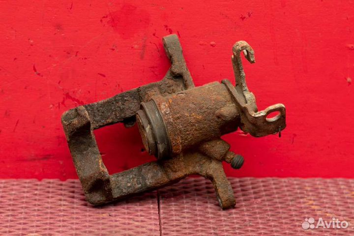 Суппорт тормозной Honda Accord 2005