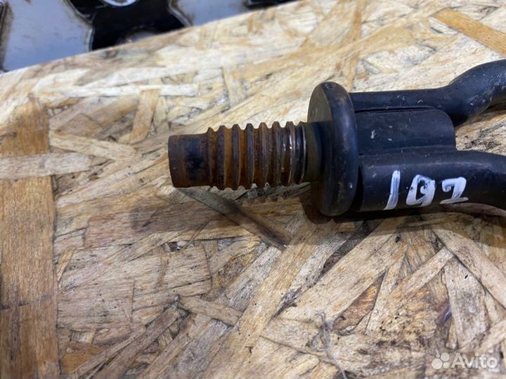 Крюк буксировочный Ford Focus универсал 1.8 2006