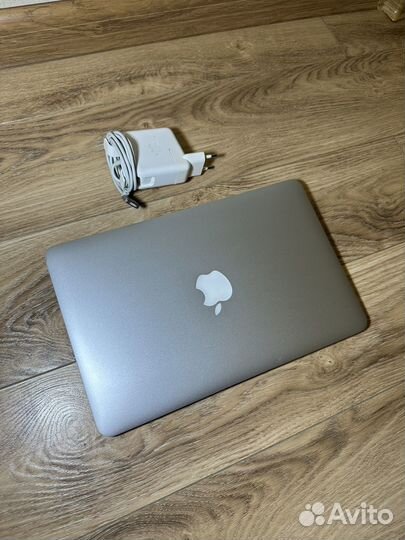 MacBook Air 11 2013 идеал, новая батарейка