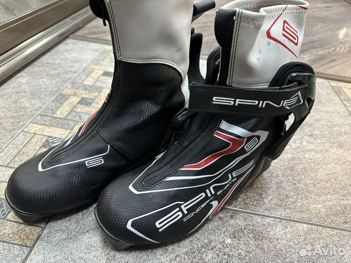 Лыжные ботинки