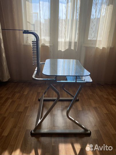 Стеклянный компьютерный стол б/у