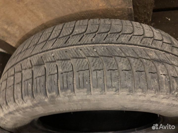 Michelin 4X4 A/T 215/60 R16