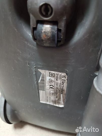 Пылесос electrolux и зелёный vitek