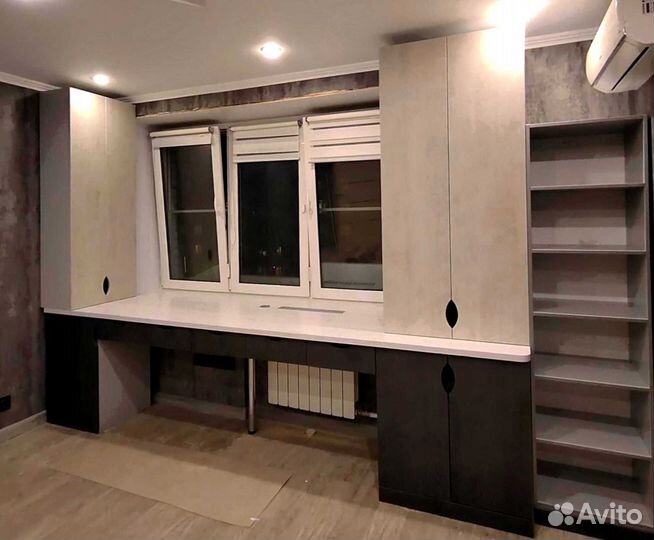 Рабочая зона у окна