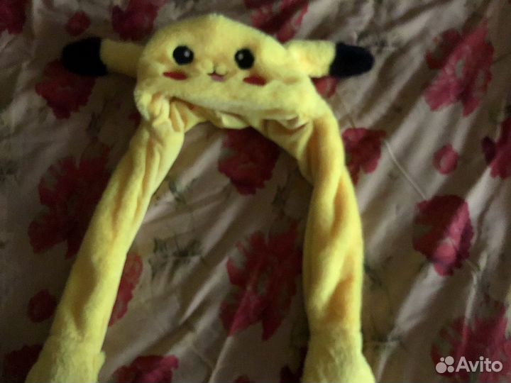 Шапка в виде пикачу