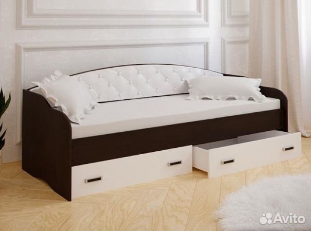 Кровать софа с мягкой спинкой. Цвет на выбор