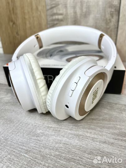 Наушники JBL Live 670