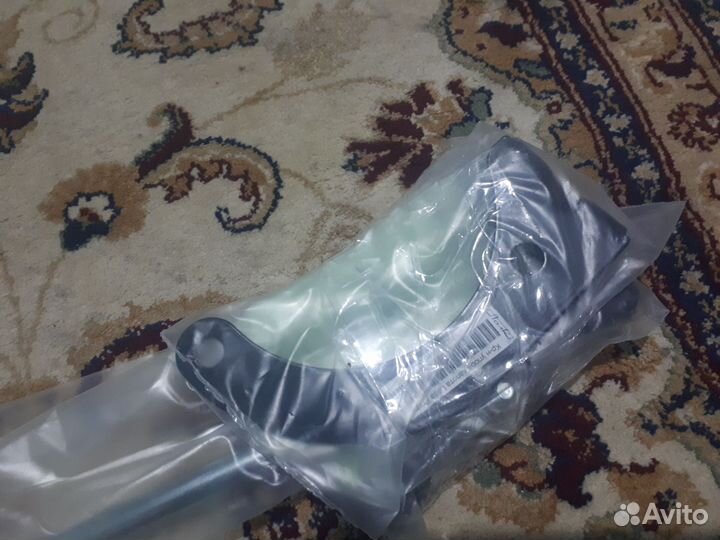 Упор капота