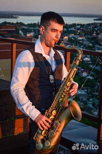 Саксофонист