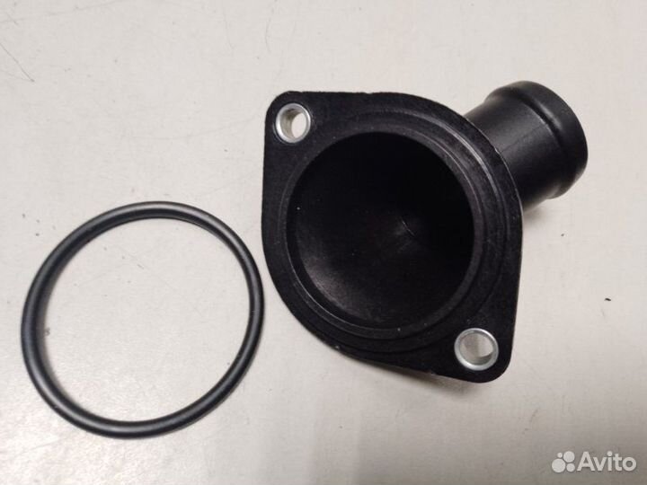 Фланец системы охлаждения Volkswagen Passat B5