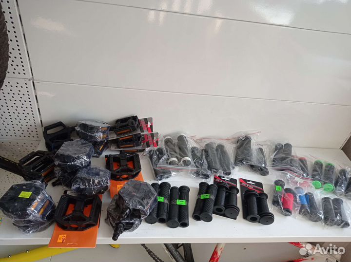 Продам запчасти и аксессуары для велосипедов