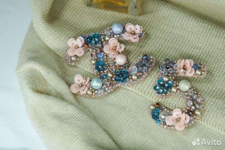 Броши в стиле Chanel и n 5