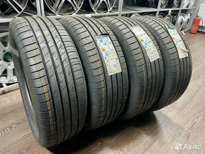 Goodyear EfficientGrip Performance 2 215/60 R17 96H