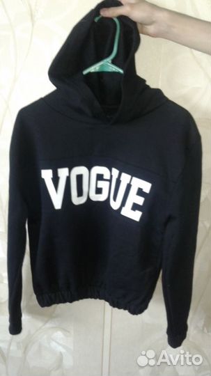 Женская кофта и джинсы