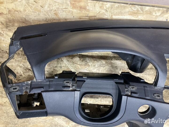 Передняя панель торпедо Mercedes 220