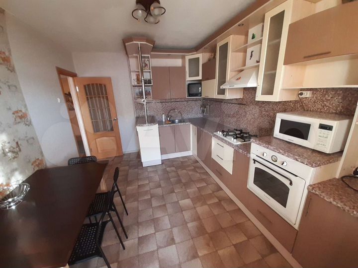 3-к. квартира, 80 м², 6/9 эт.