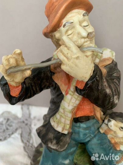 Статуэтка. Бисквитный фарфор