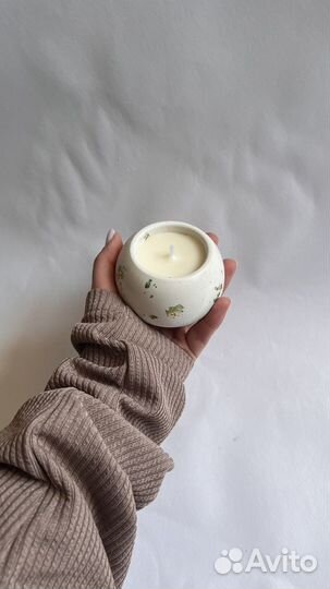 Свечи в гипсовом подсвечнике