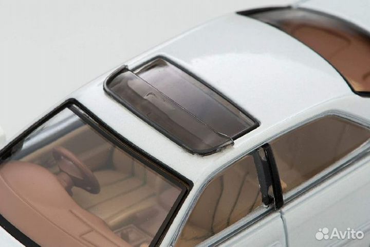 Toyota Chaser Avante G(белая и серебристая) Tomica