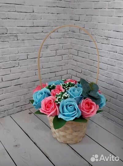 Розы из мыла в корзинке
