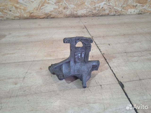 Кронштейн компрессора кондиционера Subaru Forester