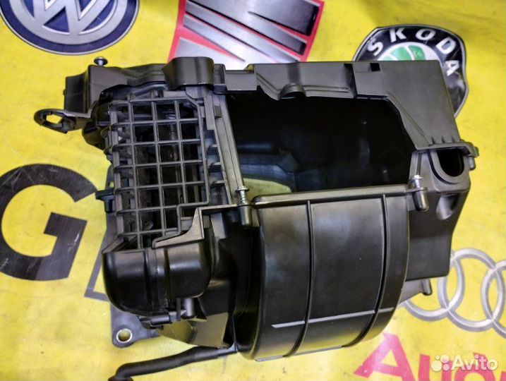 Корпус вентилятора печки Audi A6 универсал 2.8 CCE