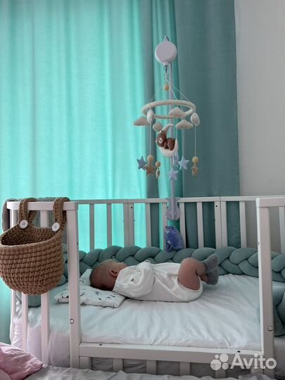 Мобиль из фетра с держателем и музыкальным блоком