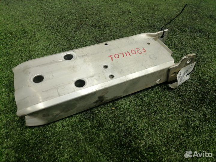 Кронштейн усилителя бампера передний левый Bmw