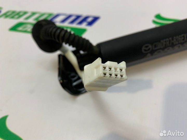 Амортизатор крышки багажника задний правый Mazda