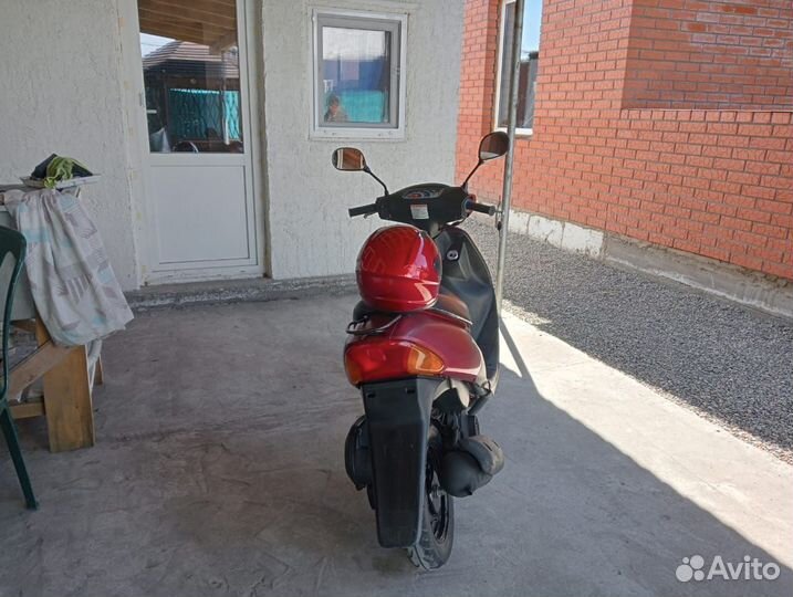 Продам мопед Suzuki Lets 2 шлем в подарок