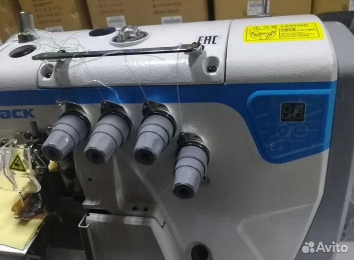 Оверлок 4х ниточный со столом Jack E4