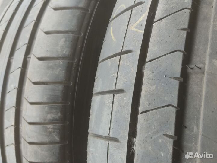 Pirelli P Zero 285/40 R22 и 325/35 R22