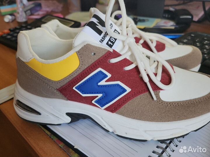 Кроссовки женские 39 размер