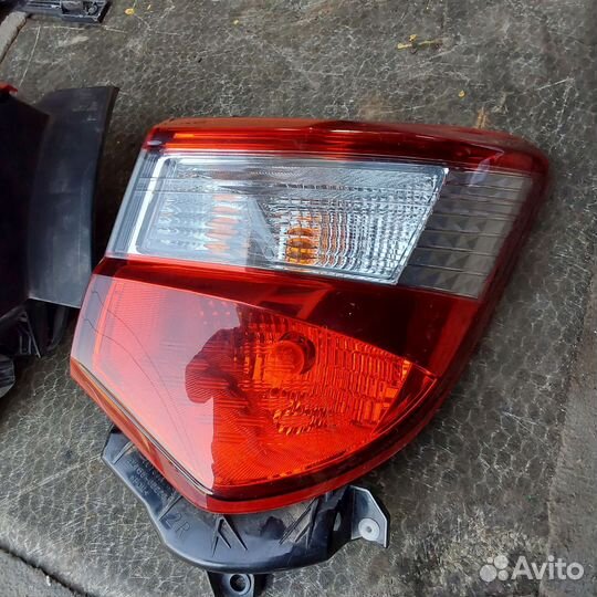 Toyota Yaris 3 задний фонарь правый левый рест